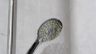 升格淋浴花洒出水水流莲蓬头洗澡沐浴视频的预览图